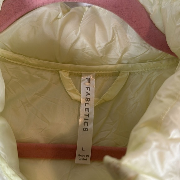 Fabletics Pale Yellow Green Full Zip Activewear Puffer Vest Size Large - Picture 2 of 6